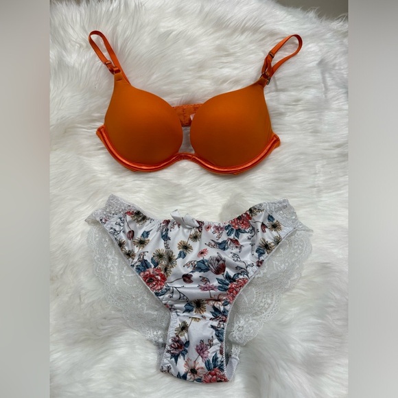 Very Sexy Victorias Secret Push up Bra and Pantie - Picture 1 of 12